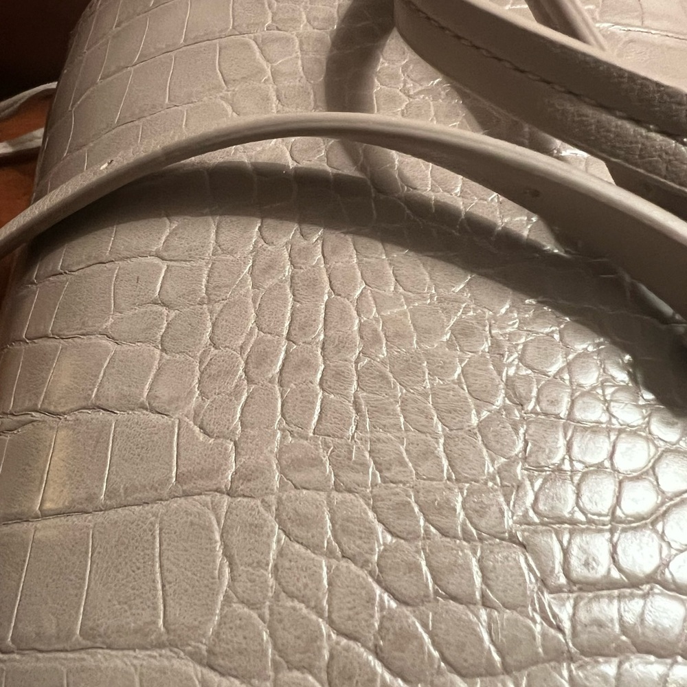 Women’s Beige Crossbody Pull String Closure Purse/Handbag Croc inspired Shell. - Picture 2 of 6